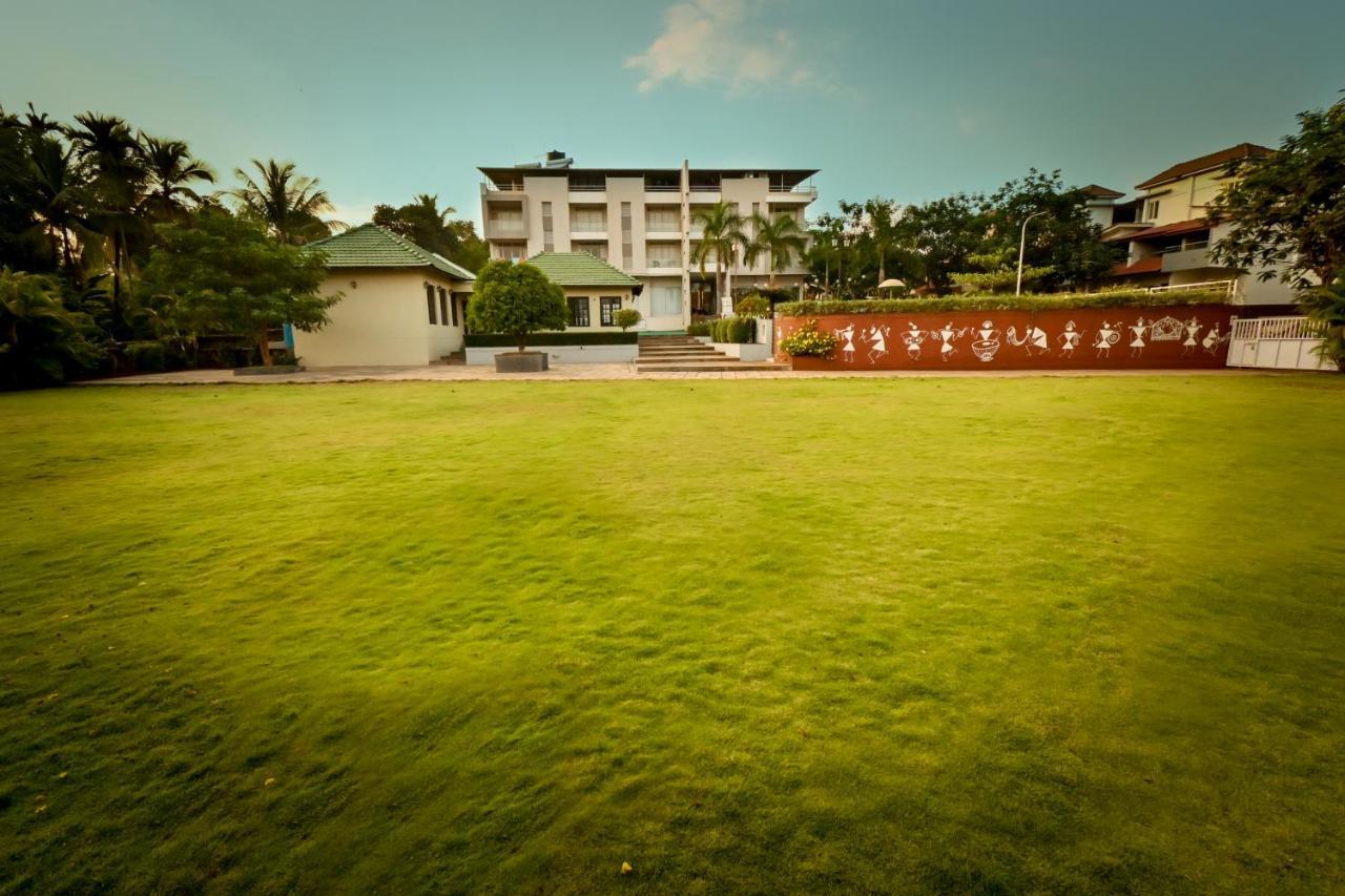 Hotel Sadhana Executive Dāpoli Exterior foto