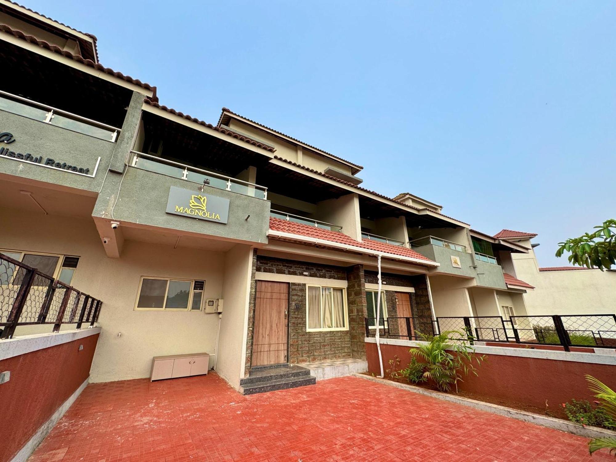 Hotel Sadhana Executive Dāpoli Exterior foto